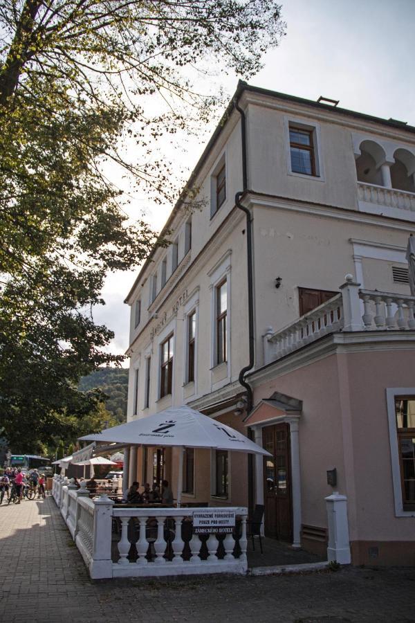 Grandhotel Sluchatko - Ex Zamecky Hotel Vranov nad Dyjí Exterior foto